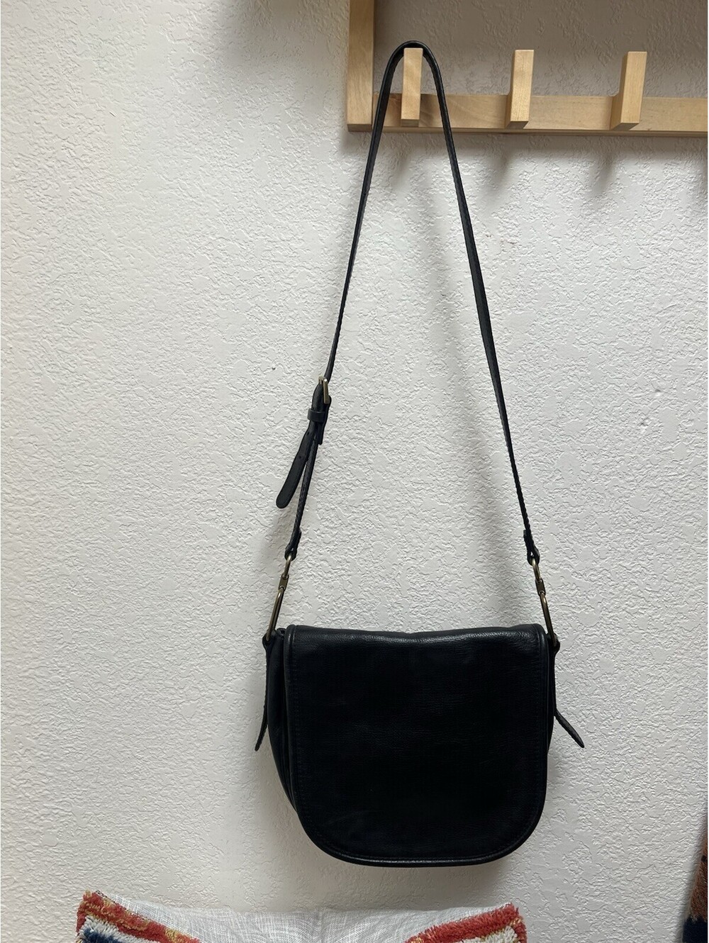 Fossil Black Leather Crossbody Purse Handbag Adjustable Strap Front Flap